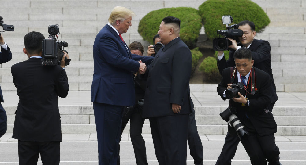 Cúpula inesperada de Trump e Kim: passo ao avanço ou mero show político?