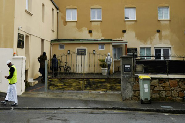 Bluttat in Frankreich: Schüsse vor Moschee: Zwei Verletzte, Schütze tot