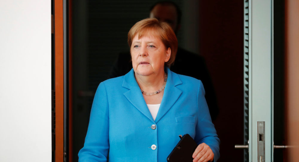 Chanceler alemã Angela Merkel tem 3º ataque de tremores em público