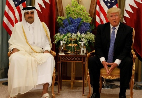 ترامب مخاطباً أمير قطر: "الحمد لله كلها من أموالكم"! وأمير قطر يرد