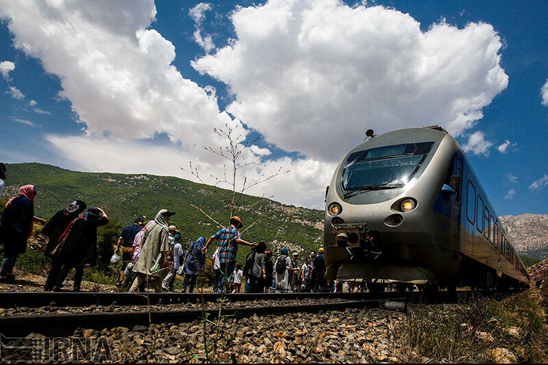 İlk turizm treni Hemedan'a geldi