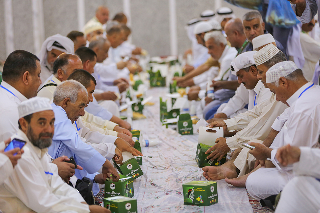 العتبة الحسينية توفر كافة الخدمات للحجاج الذين جاءوا من المحافظات السنية+(صور)