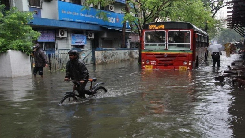 Almeno 43 morti per i monsoni in India e Nepal: 24 dispersi