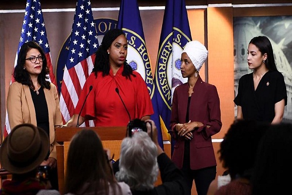 Passa risoluzione contro commenti razzisti di Trump