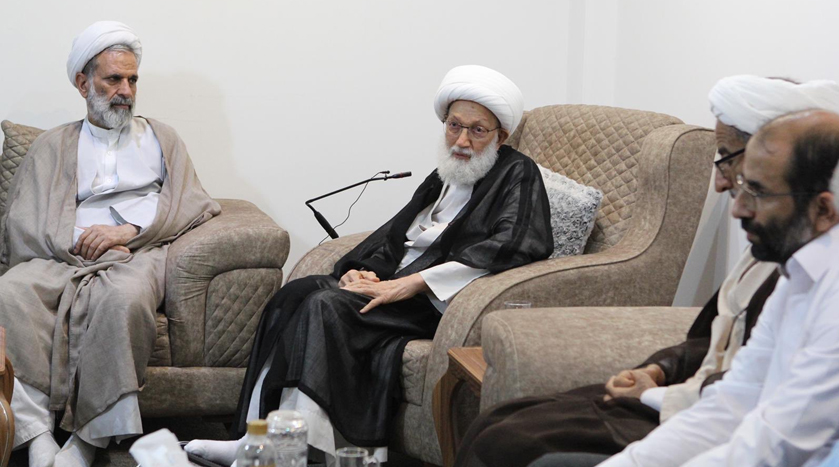 آية الله قاسم يلتقي نائب رئيس جامعة الأديان والمذاهب ويشيد بدورها وأهمية مهامها