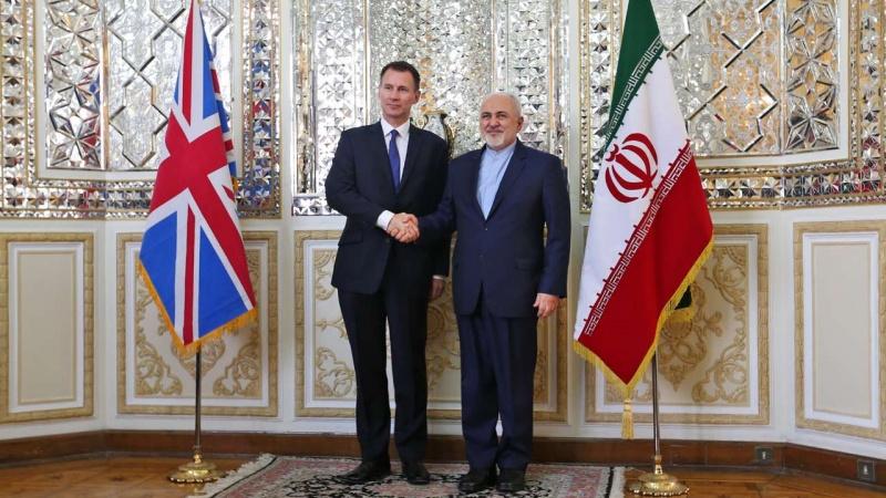 イラン･英外相が電話会談、「船舶の拿捕に関する最新状況を調査中」