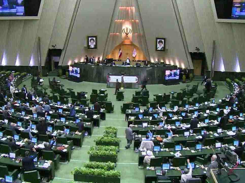 160 نائبا يدعمون اجراء "حرس الثوري" بايقافه ناقلة النفط
