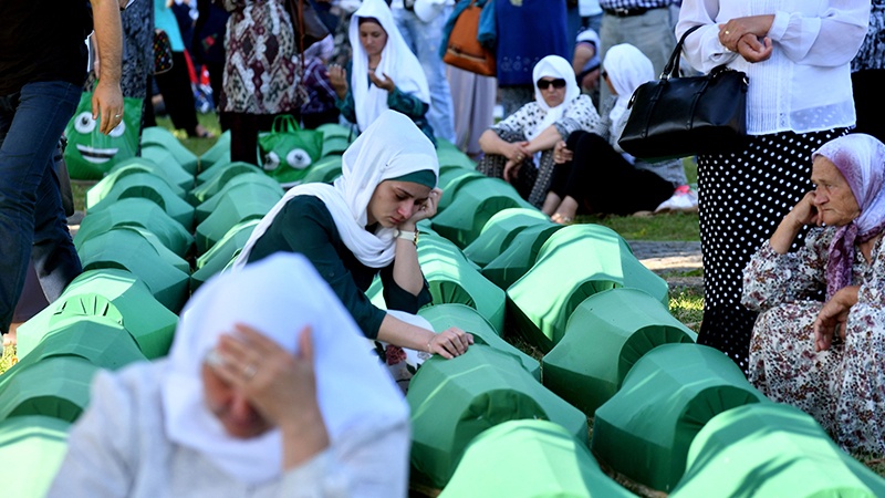 Srebrenitsa katliamından Hollanda dönem hükümetinin suçlu bulunması