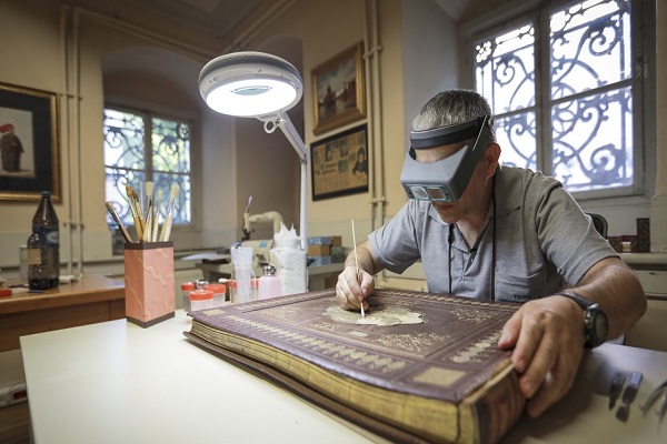  Restauration d’un Coran de 455 ans, en Turquie