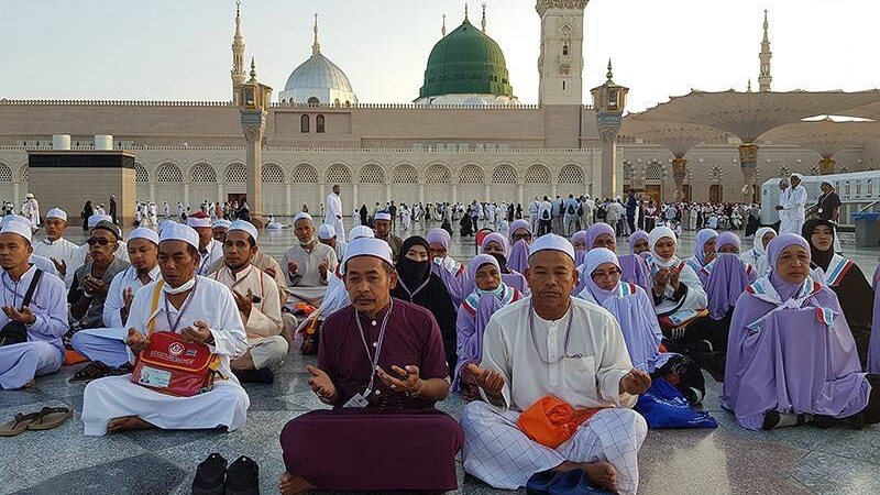 サウジアラビア・メディナに世界各地から様々な人種の巡礼者