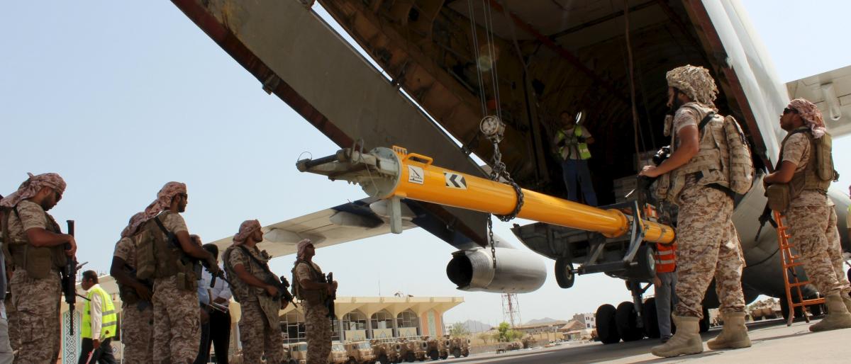 موقف إماراتي متناقض من العدوان السعودي على اليمن