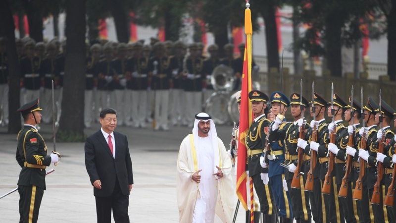 中国国家主席习近平与阿联酋阿布扎比王储穆罕默德举行会晤