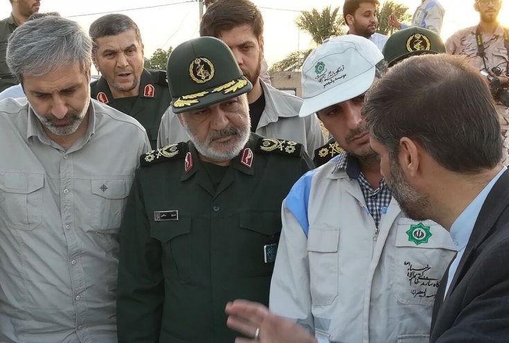 "قائد الحرس الثوري" يتفقد مناطق خوزستان المنكوبة بالسيول