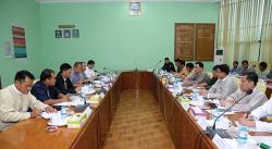 ကခ်င္စစ္ေရွာင္စခန္းမ်ား ပိတ္သိမ္းရမည္ျဖစ္ၿပီး စစ္ေရွာင္မ်ား၏ဆႏၵႏွင့္အညီ ေနရာခ်ထားမည္ဟု လူကယ္ျပန္၀န္ႀကီးေျပာ အစိုးရႏွင့္ KHC တုိ႔