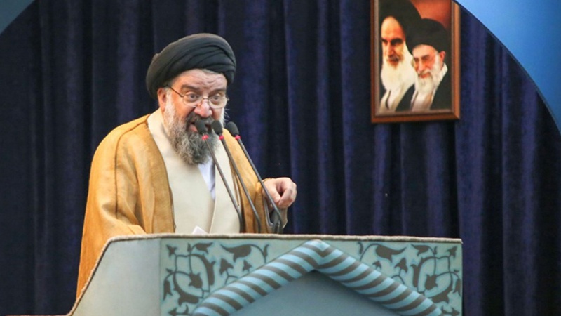 ئایەتوڵڵا خاتەمی : چەتەگەریی دەریاڤانی بریتانیا بیرهێنەرەوەی دڕندەکاری ئەو وڵاتەیە دژبە گەلی ئێران