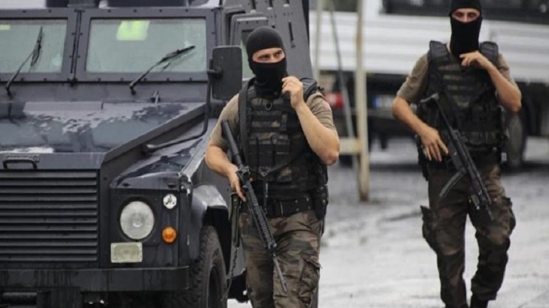 İstanbul FETÖ operasyonu: 44'ü aktif polis 67 gözaltı