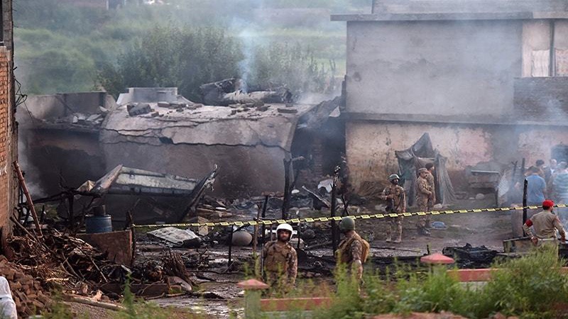 پاکستان آرمی کا تربیتی طیارہ گرکر تباہ 17 ہلاک 12 زخمی