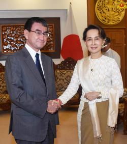 ဂ်ပန္ႏုိင္ငံျခားေရးဝန္ႀကီး ျမန္မာႏိုင္ငံသို႔ တစ္ရက္ၾကာလာေရာက္ ျမန္မာ၏ ဒီမိုကေရစီအသြင္ကူးေျပာင္းေရးကို ဆက္လက္ကူညီမည္ဟုဆို