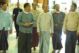 ပုဂံေစတီပုထုိးမ်ားကို သမၼတဦးဝင္းျမင့္ ဖူးေျမာ္