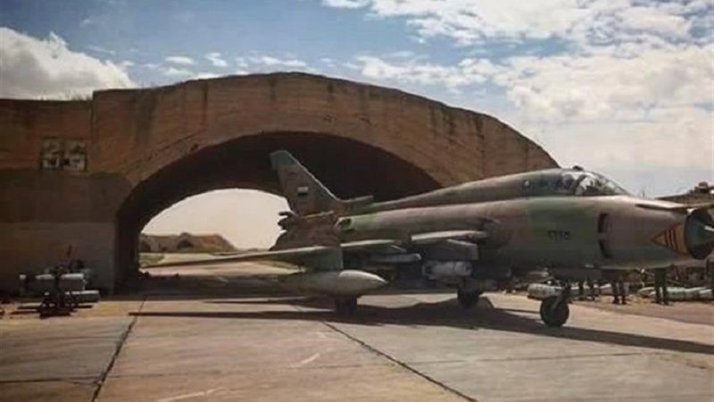 シリア空港で爆発、兵士数十人が死亡