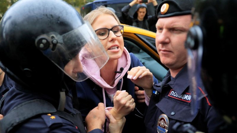 Германия осуждает обращение к протестующим в РФ