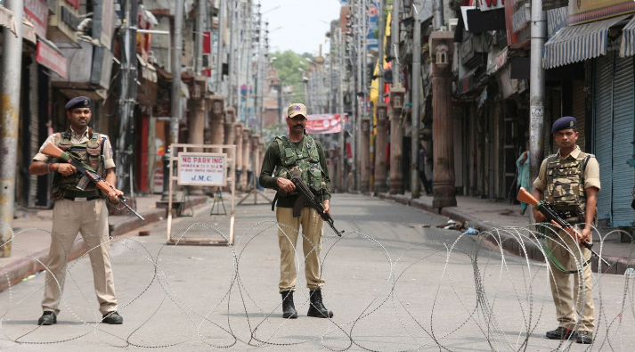 Gwmanatin India ta rusa kwarya-kwaryar cin gashin kai da yankin Kashmir yake da shi