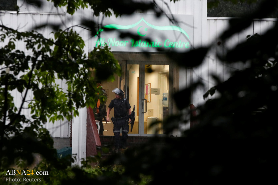 One injured in gun attack on Norwegian mosque