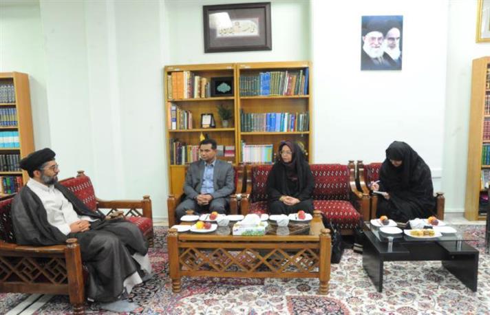 آستان قدس رضوی کے مرکزی کتابخانے کے سربراہ کی پاکستانی پریس اور ثقافتی قونصلر سے ملاقات