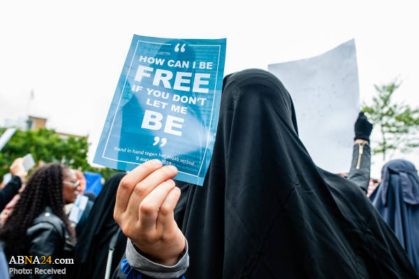 تقریر مصور/ وقفة احتجاجات في هولندا ضد منع السلطات البرقع للنساء المسلمات 