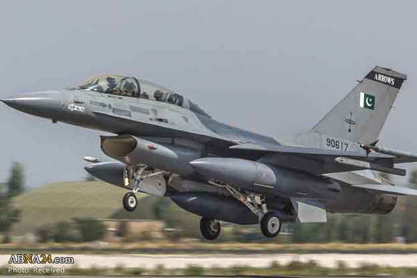 Pakistan moves military hardware, aircraft to India border