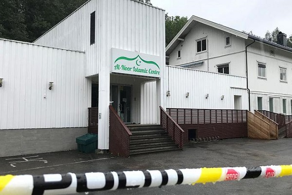 Norveç'teki cami saldırganı mahkemeye çıkarıldı
