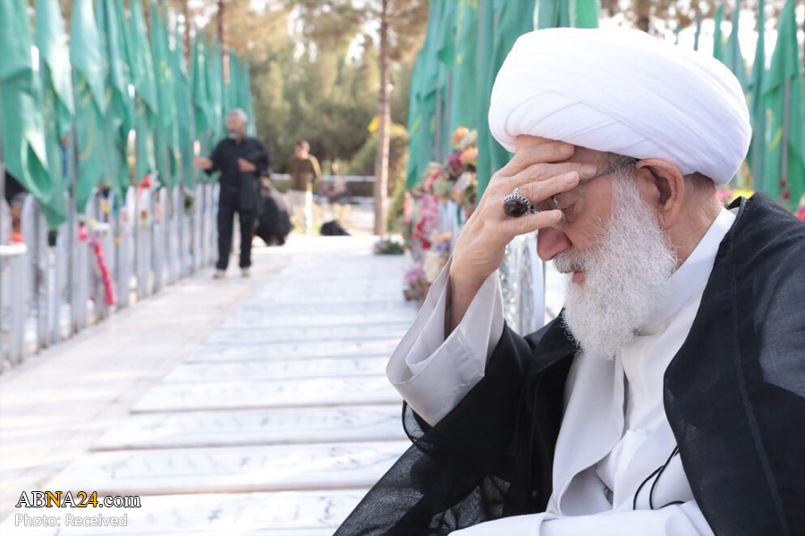 تقریر مصور/ آية الله "عيسى قاسم" يزور قبر الشهداء في عيد الأضحى المبارك