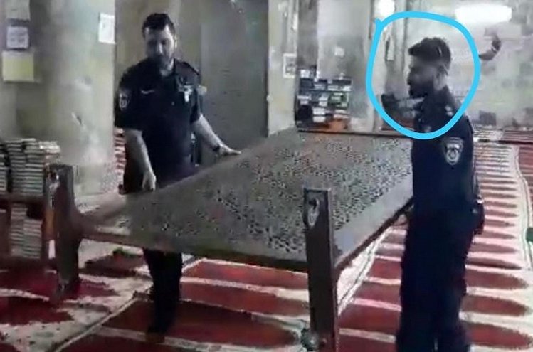 الاحتلال الإسرائيلي يقتحم مصلى "باب الرحمة" ويصادر بعض الأثاث