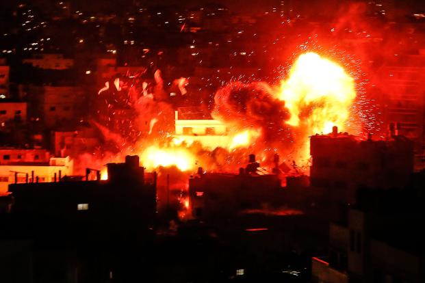 الاحتلال الاسرائيلي يقصف مرصدًا للمقاومة الفلسطينية شمال قطاع غزة