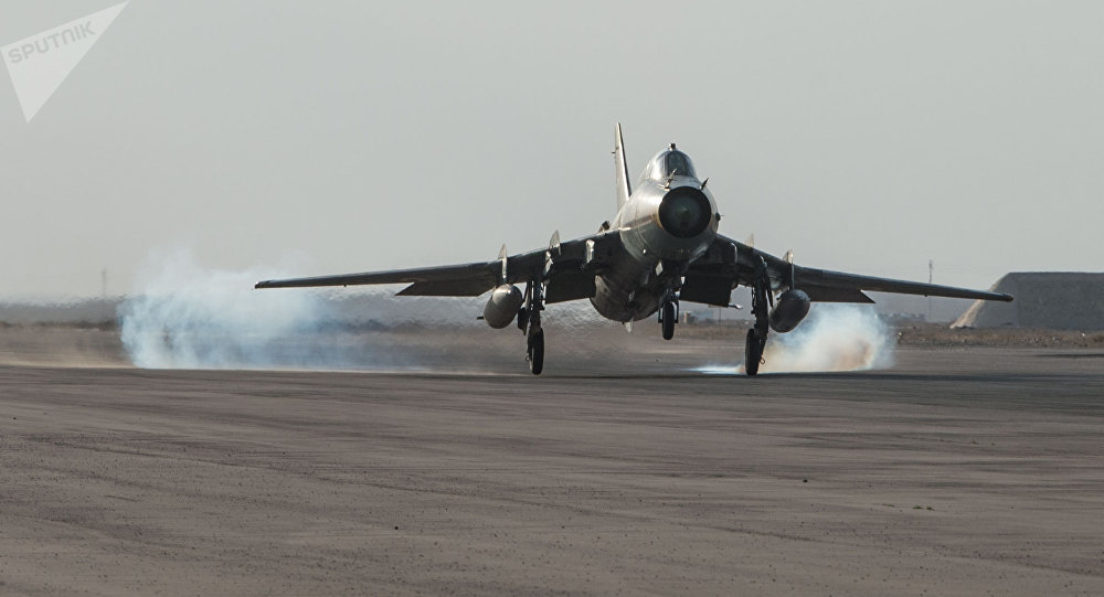 Força Aérea da Síria realiza ataque a comboio militar turco em Idlib, segundo mídia