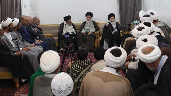 آية الله الحكيم يستقبل أئمة المساجد في مدينة مشهد المقدسة 