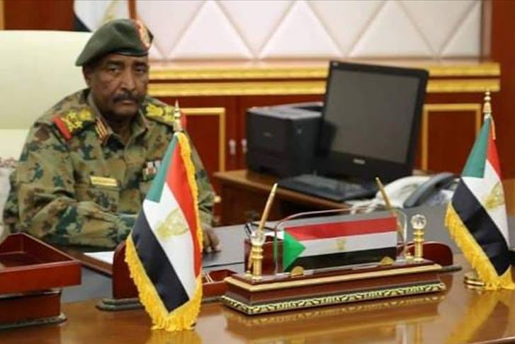 "عبد الفتاح البرهان" يؤدي اليمين رئيسا لمجلس السيادة في السودان
