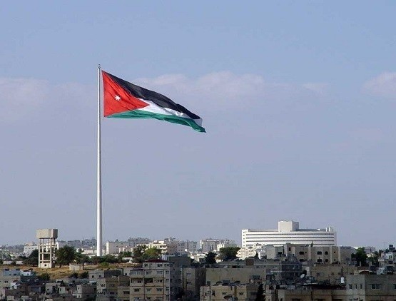 مجهولون يطلقون النيران على حافلة خالية من الركاب في منطقة البتراء بالأردن