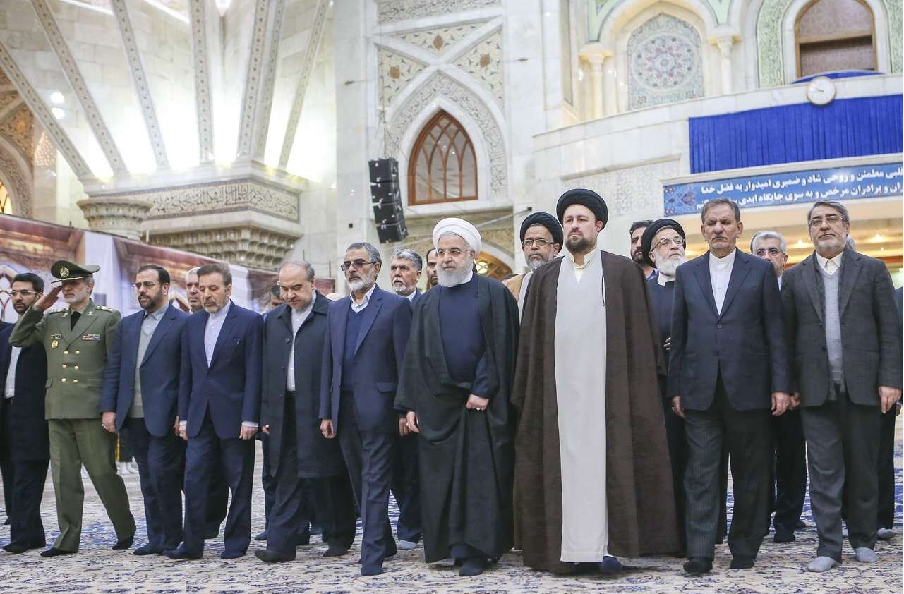 ایرانی صدر اور کابینہ کی بانی انقلاب امام خمینی (رح) کے مزار پر حاضری