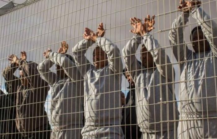 9 أسرى يواصلون معركة الأمعاء الخاوية