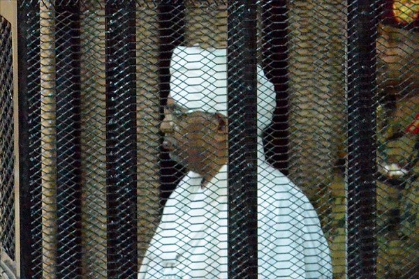 Sudan'ın devrik lideri Beşir 2. kez hakim karşısında