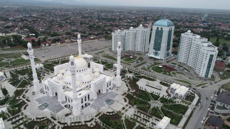 В Чечне открылась самая большая мечеть в Европе