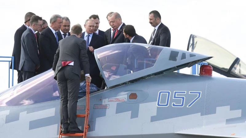 Putin ve Erdoğan, MAX-2019'da 5. nesil savaş uçağı Su-57'yi inceledi