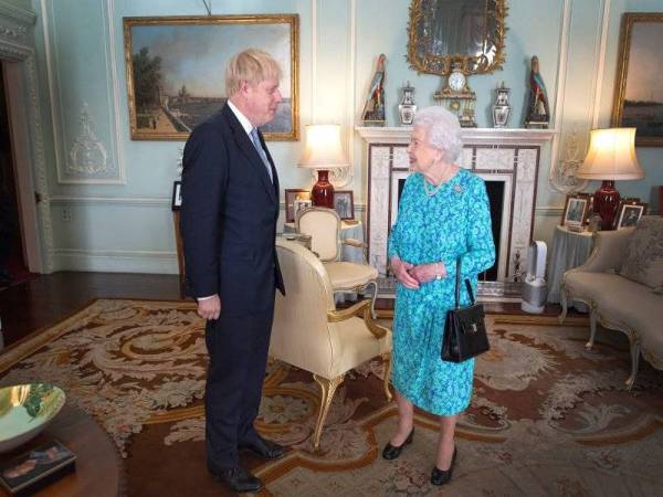 Ratu Elizabeth II Perkenan Gantung Parlimen Britain