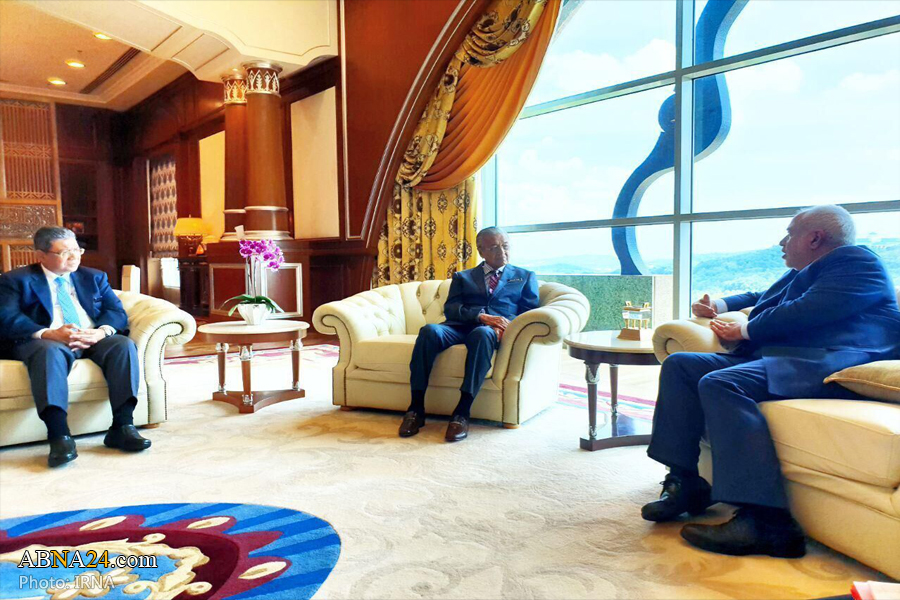 Iranian FM meets with Malaysian PM (+Photos)