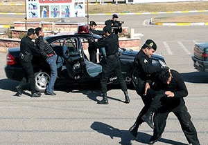 "الحرس الثوري" يفكك عصابة كبيرة لانتاج المخدرات غرب ايران
