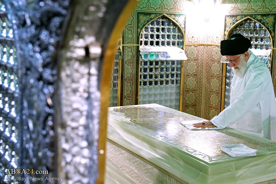 إقامة مراسم نفض الغبار عن ضریح الإمام الرضا (ع) بحضور قائد الثورة + (صور)