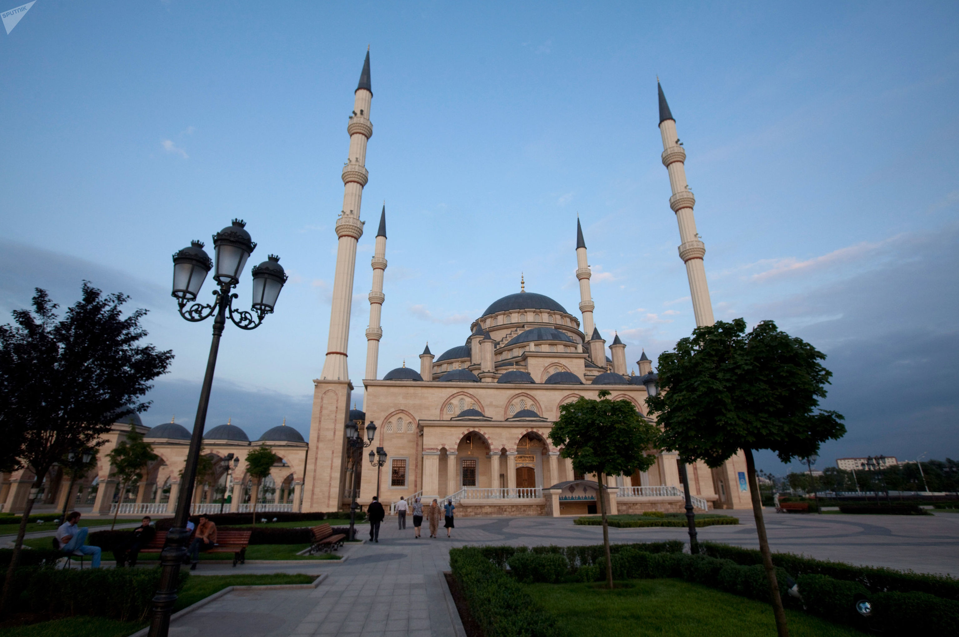  Poutine désigne la plus belle mosquée du monde