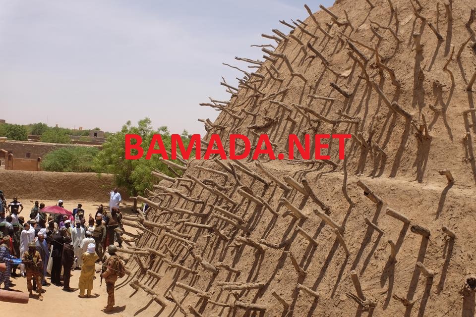  Un pan de la mosquée Sidi Yehya de Tombouctou écroulé