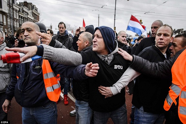  Le maire d'Eindhoven interdit à Pegida de manifester près des mosquées